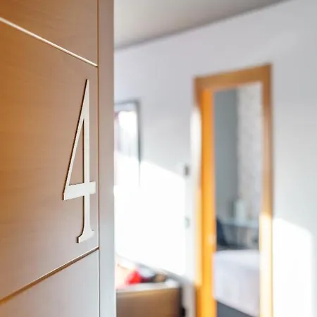 Comforsuite アパート 2*