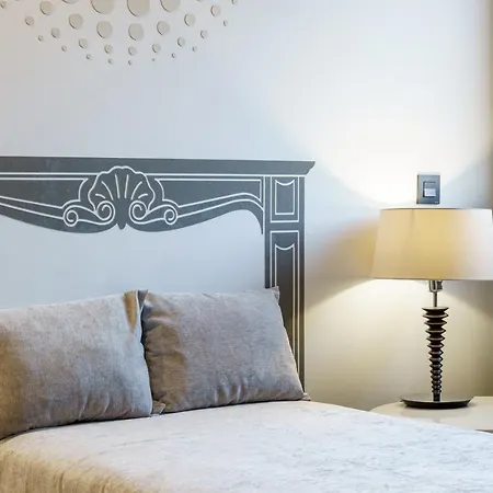 Comforsuite Apartment 2*
