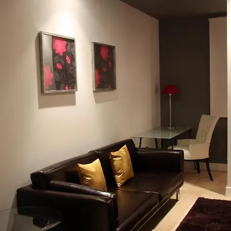 Comforsuite Apartment 2*